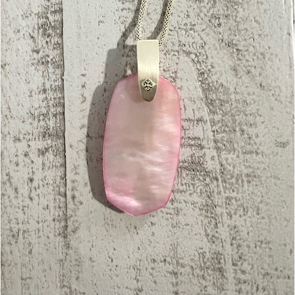 Kendra Scott Jewelry - Kendra Scott pink Inez gold adjustable necklace.